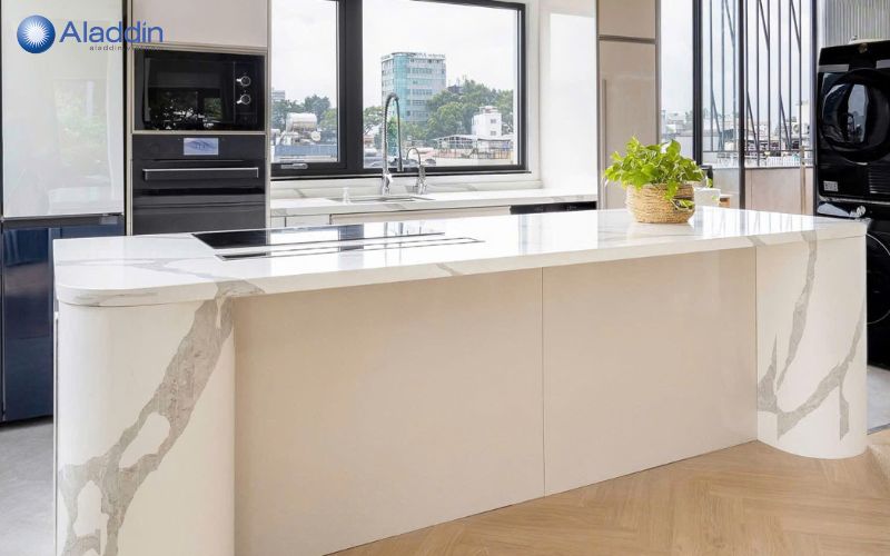 Mẫu tủ bếp cánh kính hiện đại tiện nghi