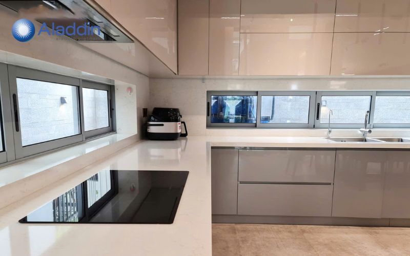 Các khu vực trong bếp được sắp xếp rõ ràng